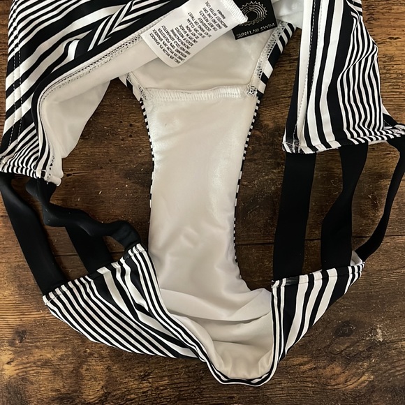 NEW Sunn Lab Women’s Striped Bikini Top & Bottom, Black/White, Small - Picture 9 of 10